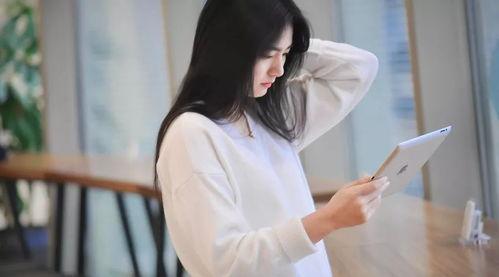 娱乐吃瓜女配变成女生,她如何华丽转身?